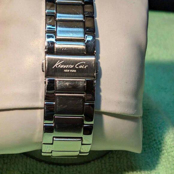 A Beautiful Kenneth Cole New York Men's KC3830 Sport Chronograph Bracelet - Picture 4 of 5
